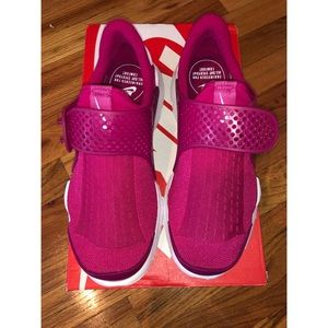 Nike Women’s Sock Dart